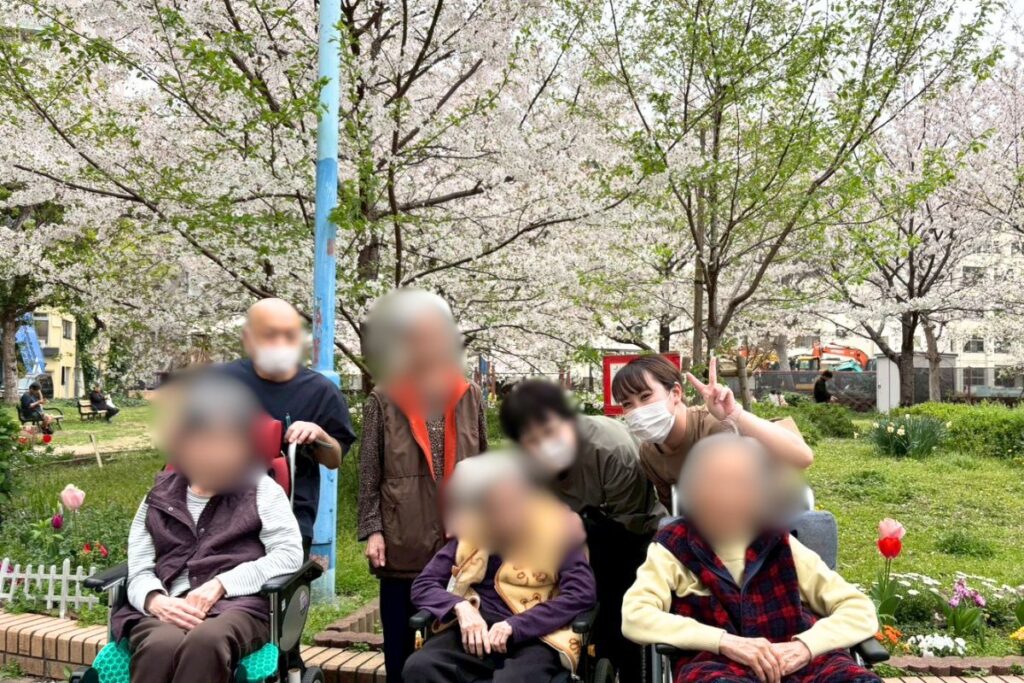 さくらの家 日本橋ではレクリエーションの一環として外出したり、制作をしたりしています。